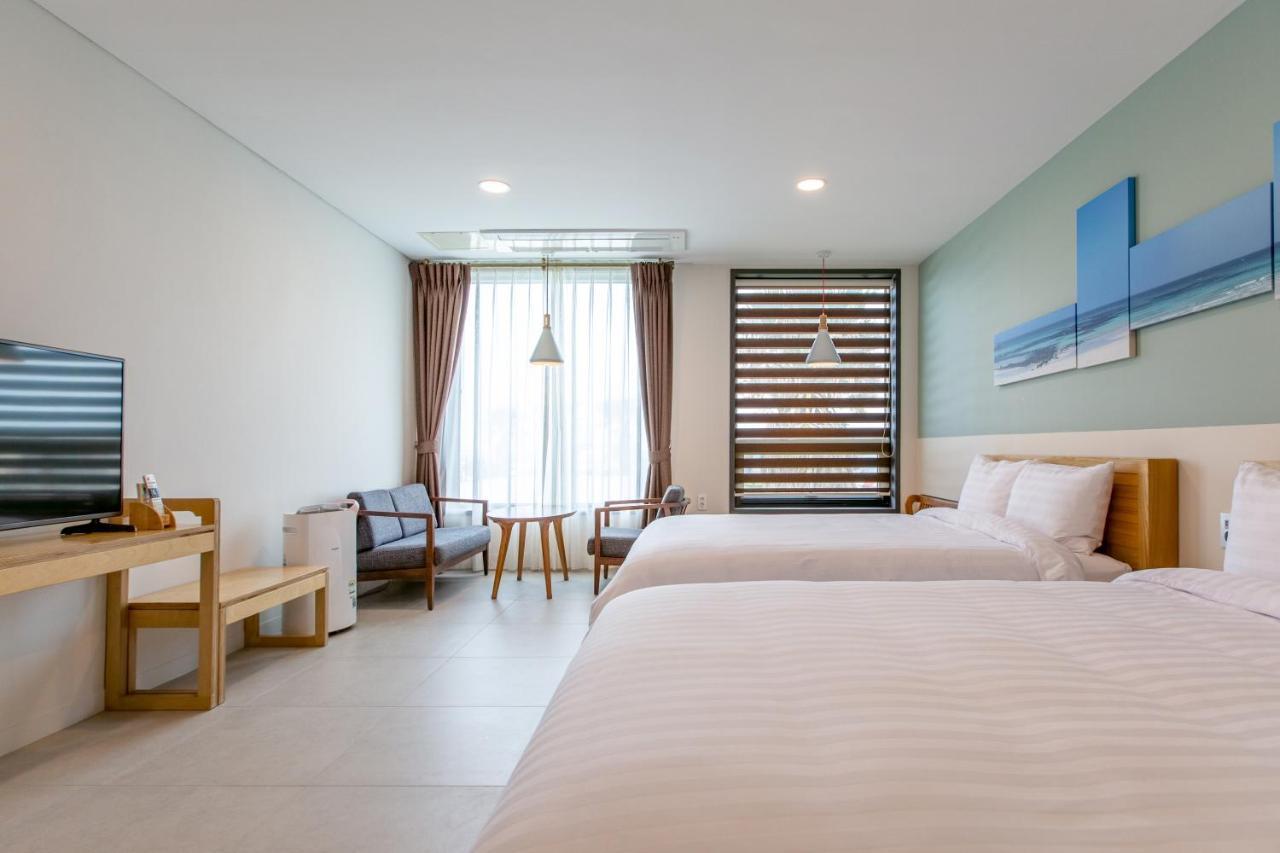 Lunamar Pension Jeju Exteriör bild