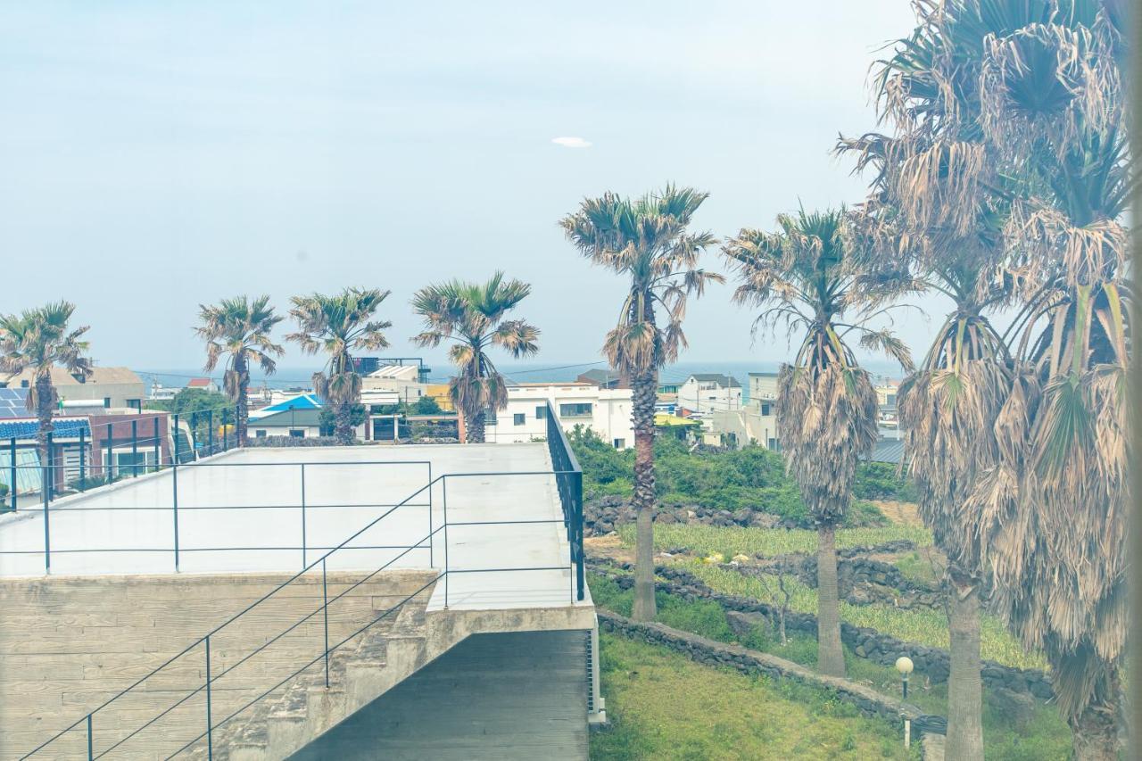 Lunamar Pension Jeju Exteriör bild