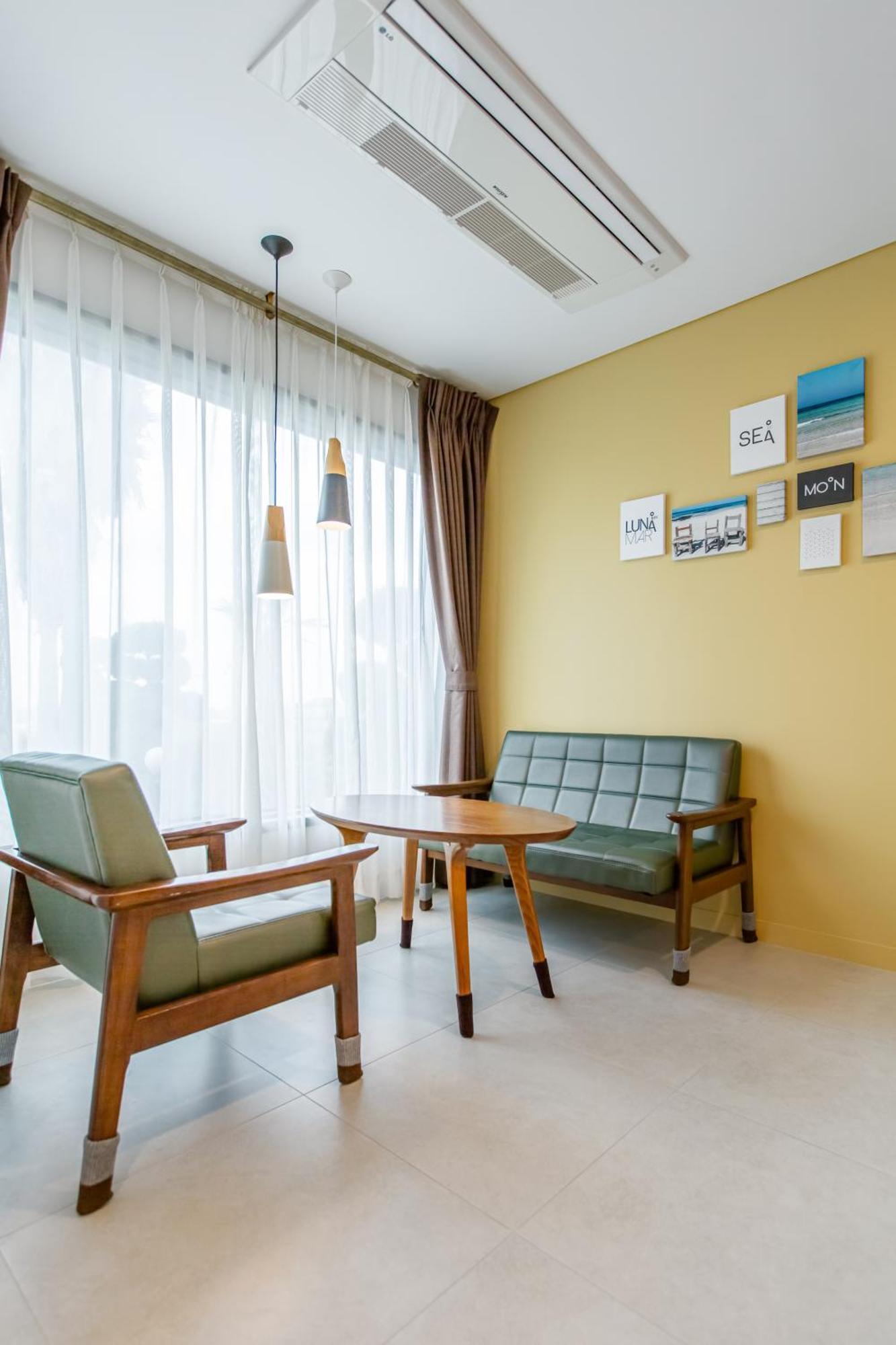 Lunamar Pension Jeju Exteriör bild