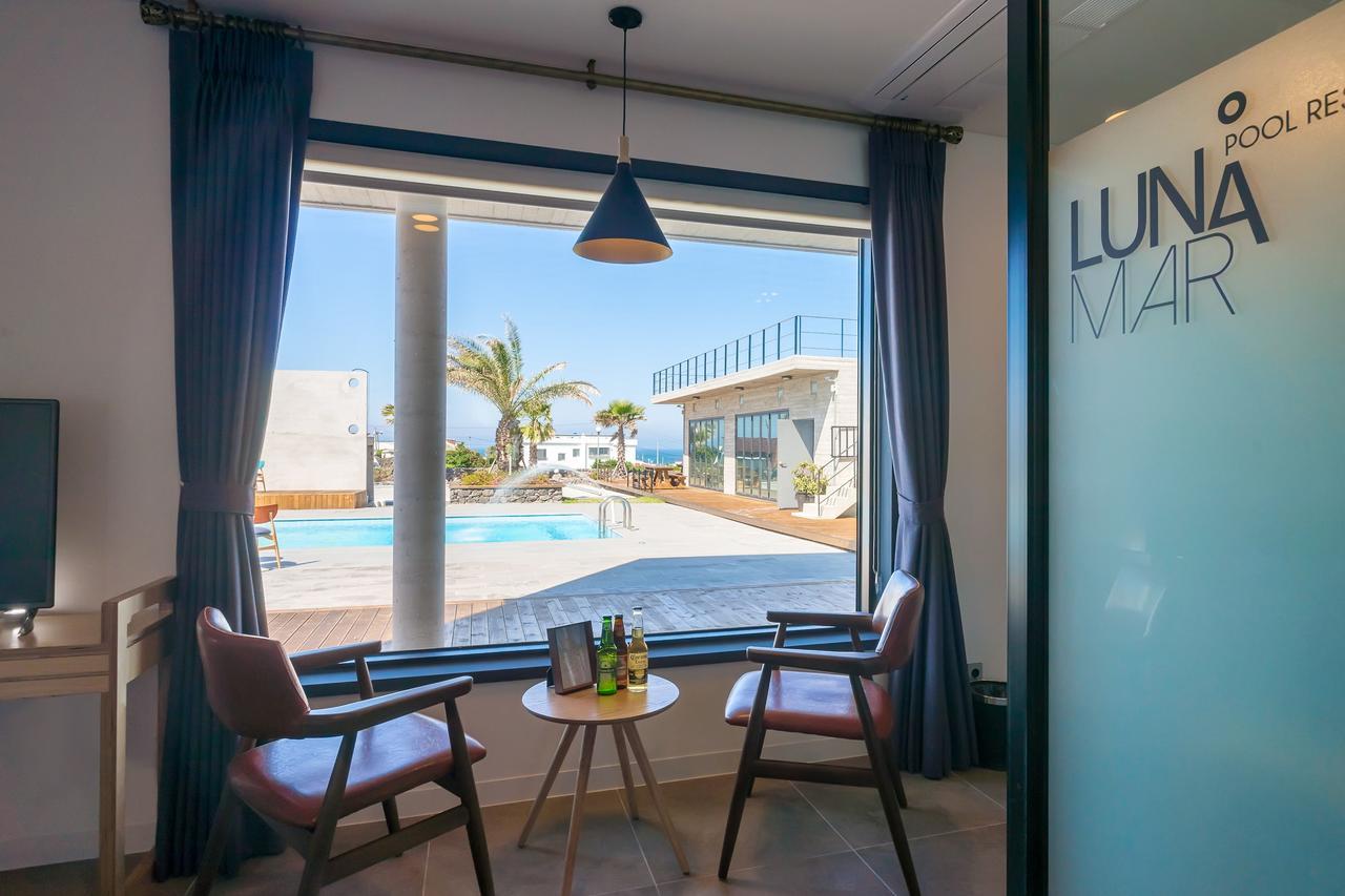 Lunamar Pension Jeju Exteriör bild