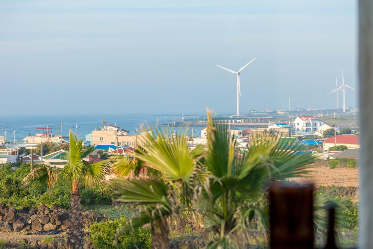 Lunamar Pension Jeju Exteriör bild