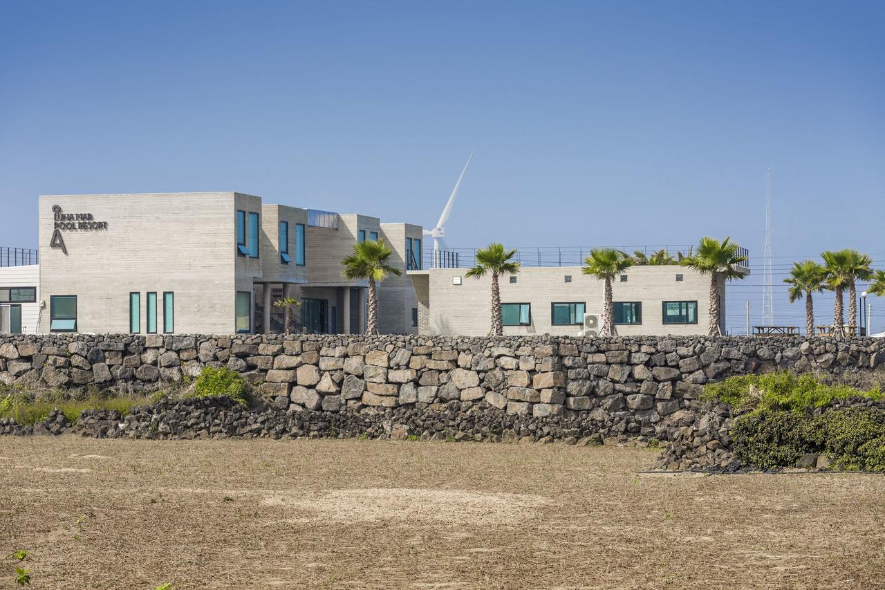 Lunamar Pension Jeju Exteriör bild