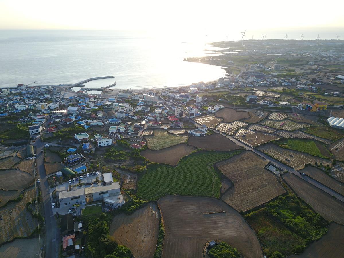 Lunamar Pension Jeju Exteriör bild
