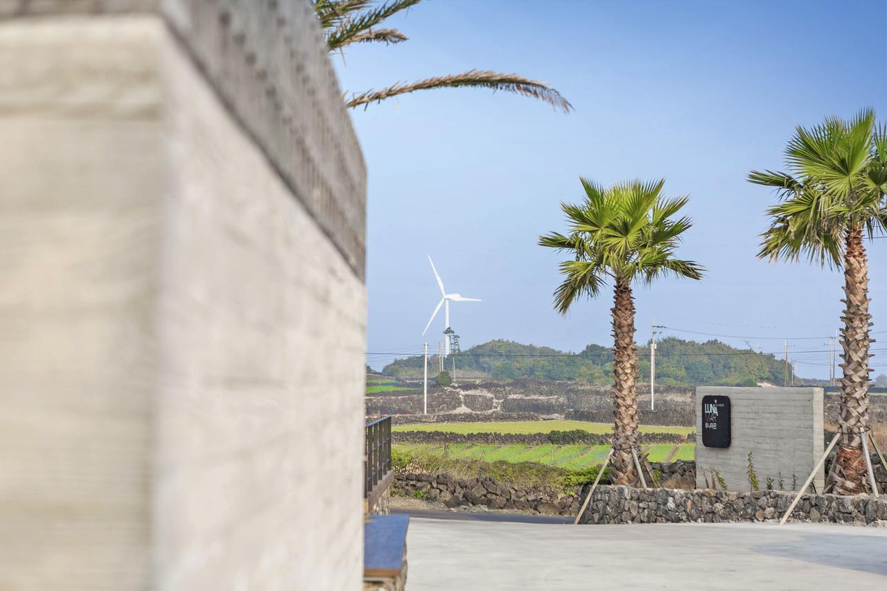 Lunamar Pension Jeju Exteriör bild