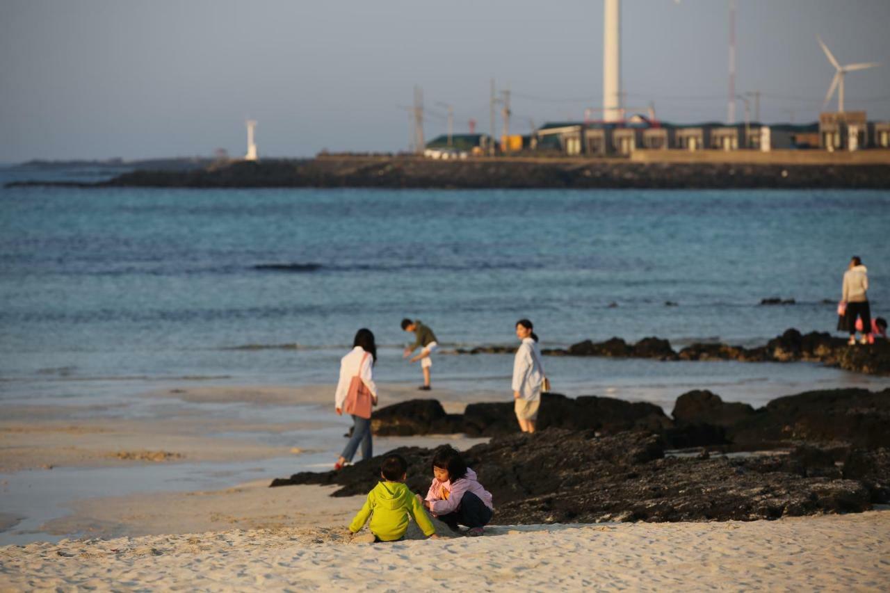 Lunamar Pension Jeju Exteriör bild