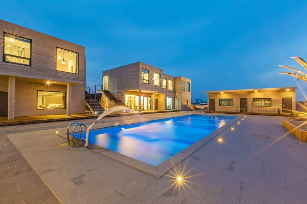 Lunamar Pension Jeju Exteriör bild